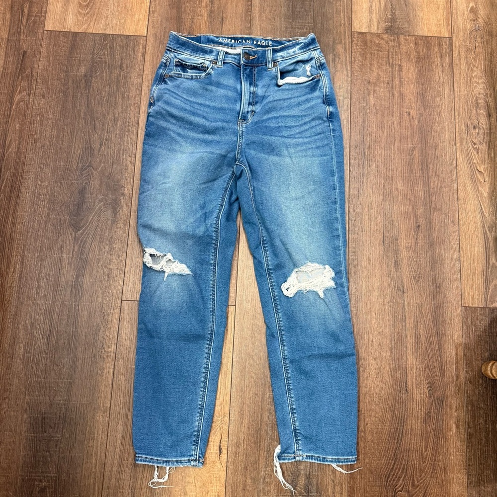 American Eagle mom Jean soft knit distressed size 4s